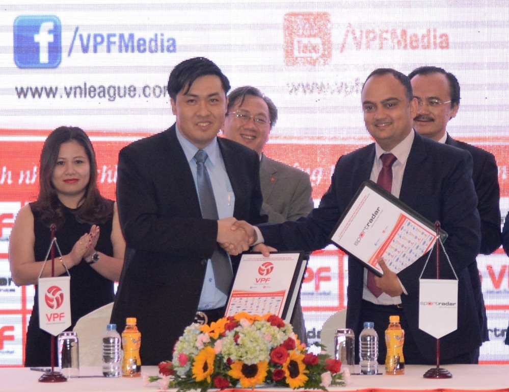 VPF hop tac cung Sportradar chong tieu cuc tai V.League hinh anh