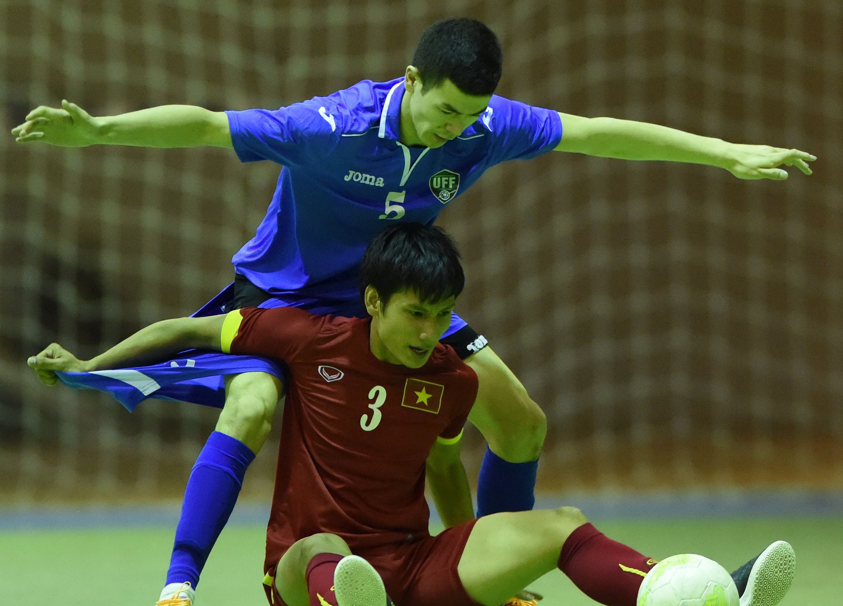 Futsal Viet Nam bat dau giac mo World Cup bang tran hoa 3-3 hinh anh