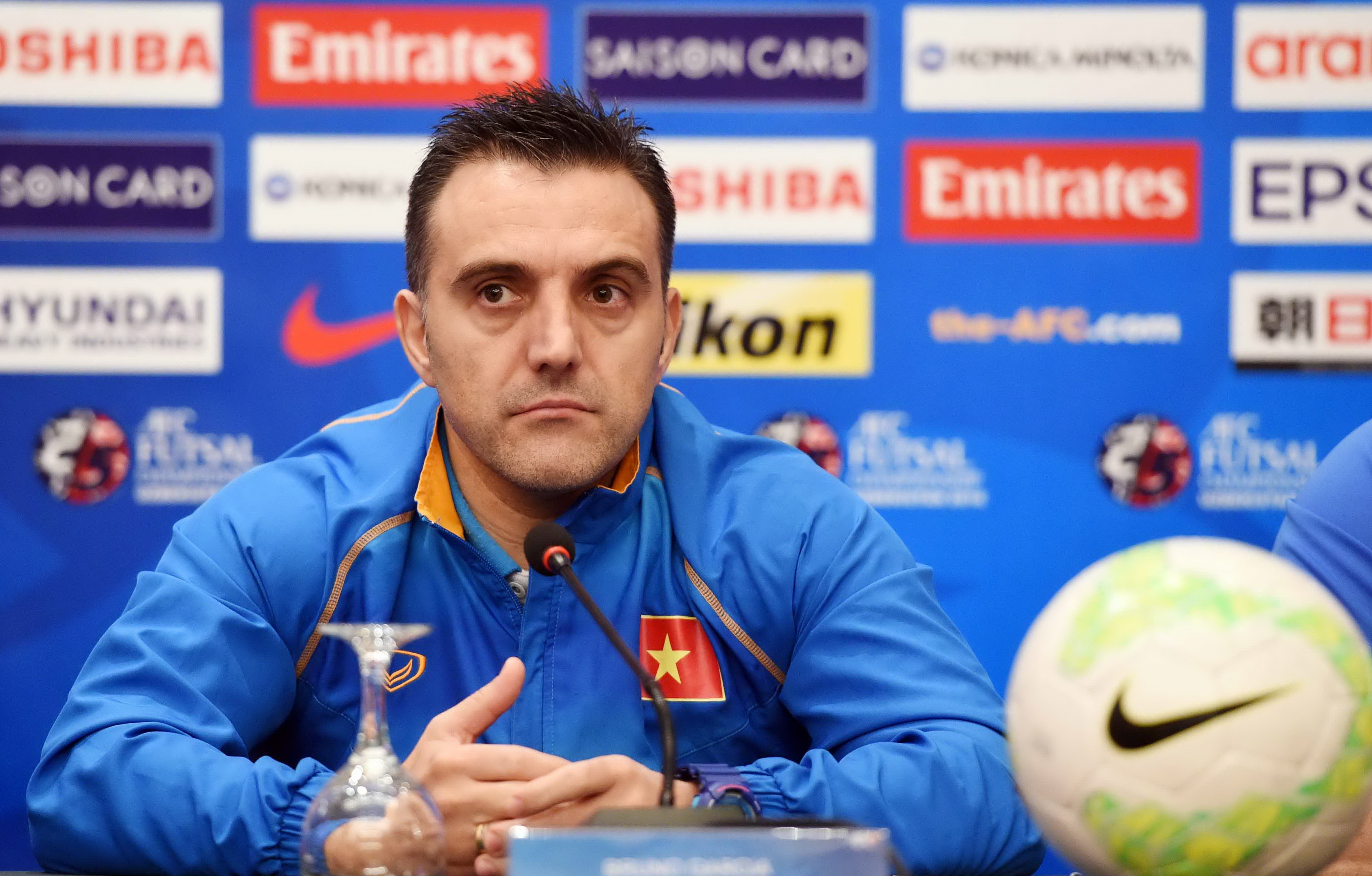 HLV Bruno: 'Futsal VN muon tao dia chan truoc Iran' hinh anh