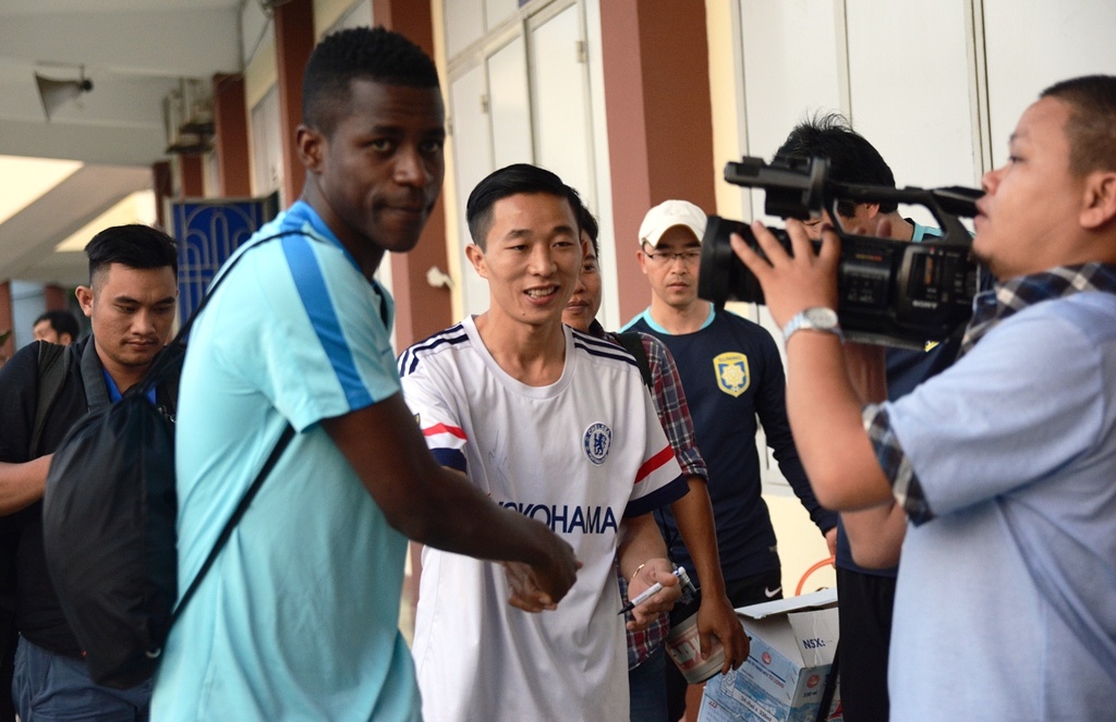 CDV Chelsea tai Viet Nam vay kin Ramires chieu 22/2 hinh anh