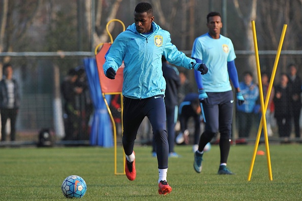 Jiangsu Suning dung Ramires, quyet thang Binh Duong hinh anh