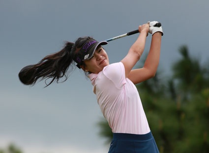 Hoc ky thuat danh bong golf co ban cung Ngo Bao Nghi hinh anh