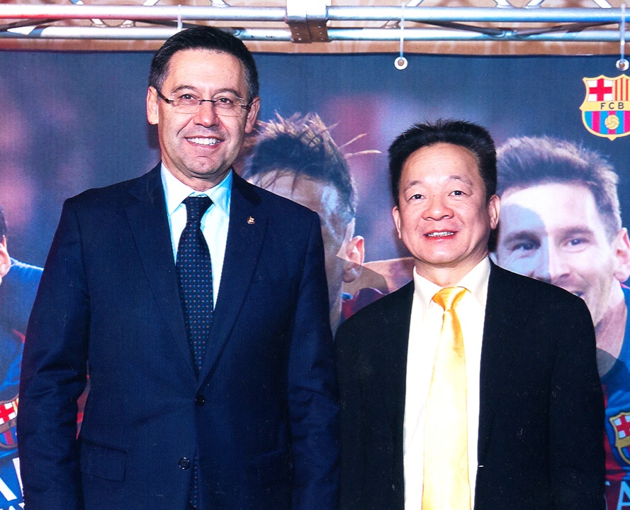 Hang loat doi bong danh tieng vao Viet Nam dao tao tre hinh anh