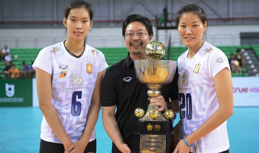 Hai VDV Viet Nam vo dich cung doi bong chuyen nu Thai Lan hinh anh