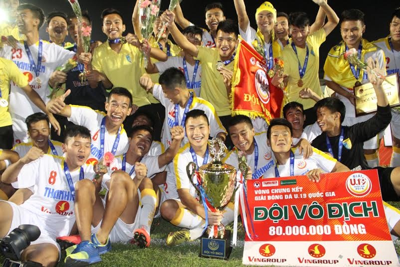 Doi bong tre bau Hien vo dich giai U19 quoc gia hinh anh