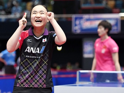 Khoanh khac Mima Ito danh bai Ding Ning hinh anh