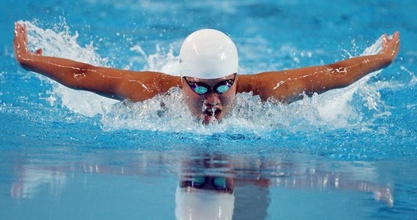 Anh Vien dung thu tu o giai boi nha nghe My hinh anh