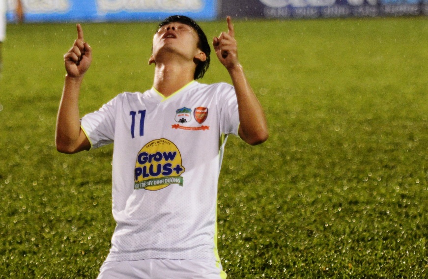 HAGL nguoc dong danh bai XSKT Can Tho du choi thieu nguoi hinh anh