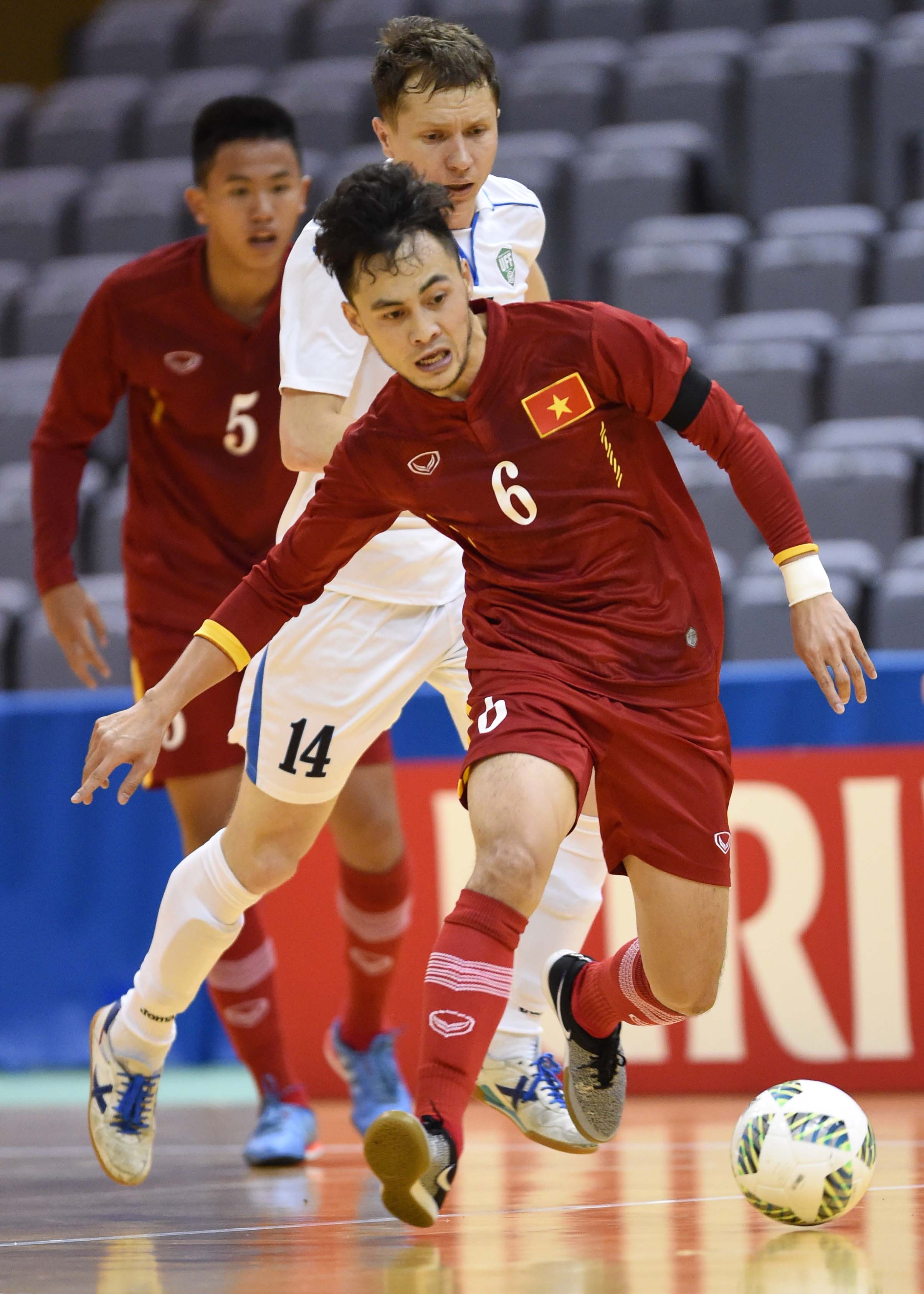 Tuyển futsal Việt Nam hòa Uzbekistan 2-2 ảnh 2 Tuyen futsal Viet Nam hoa Uzbekistan 2-2 anh 2