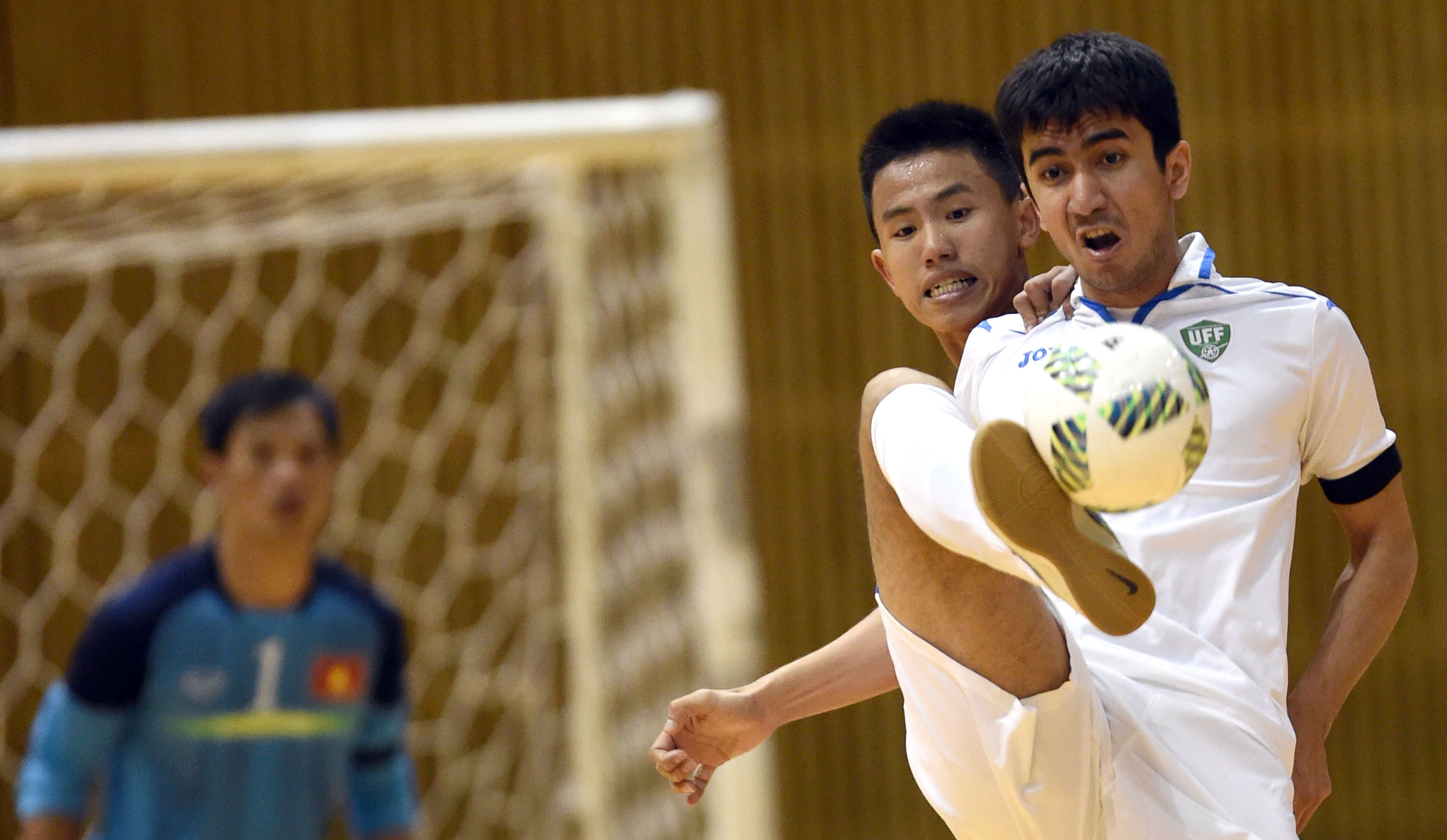 Tuyển futsal Việt Nam hòa Uzbekistan 2-2 ảnh 3 Tuyen futsal Viet Nam hoa Uzbekistan 2-2 anh 3