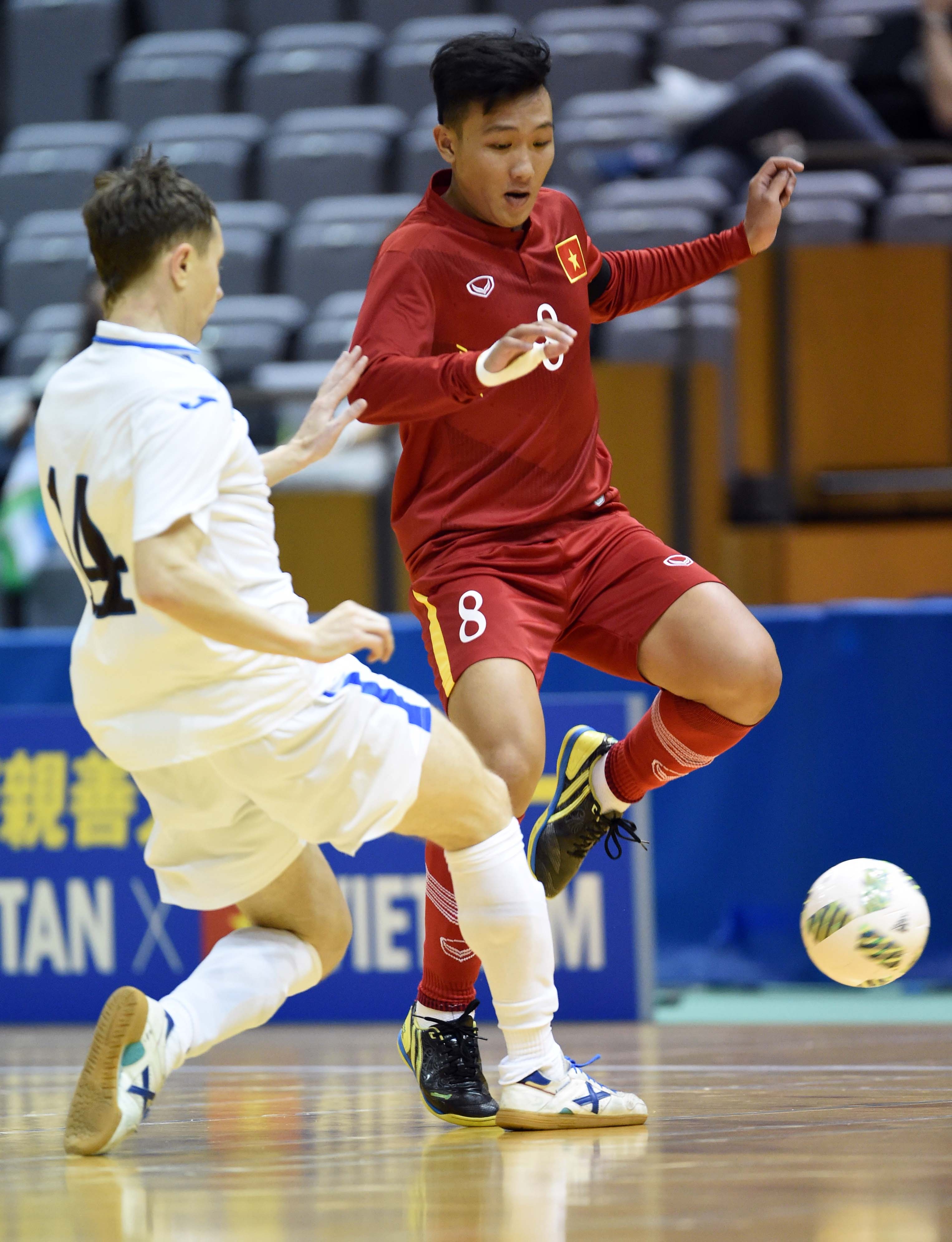 Tuyển futsal Việt Nam hòa Uzbekistan 2-2 ảnh 6 Tuyen futsal Viet Nam hoa Uzbekistan 2-2 anh 6