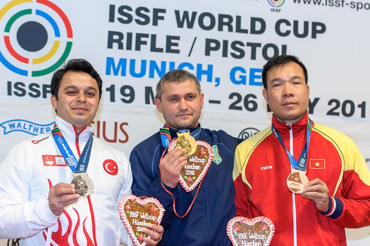 Xa thu Hoang Xuan Vinh gianh HCD the gioi hinh anh