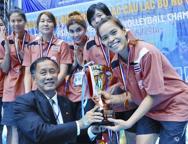 Quan chuc bong chuyen Thai Lan nghi viec vi tu ai dan toc hinh anh