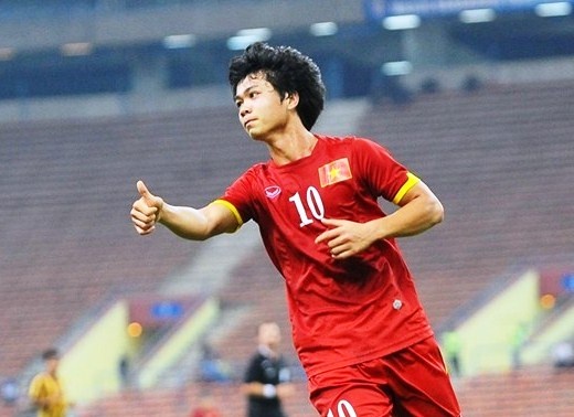 Cong Phuong ve khoac ao tuyen Viet Nam ngay 29/5 hinh anh