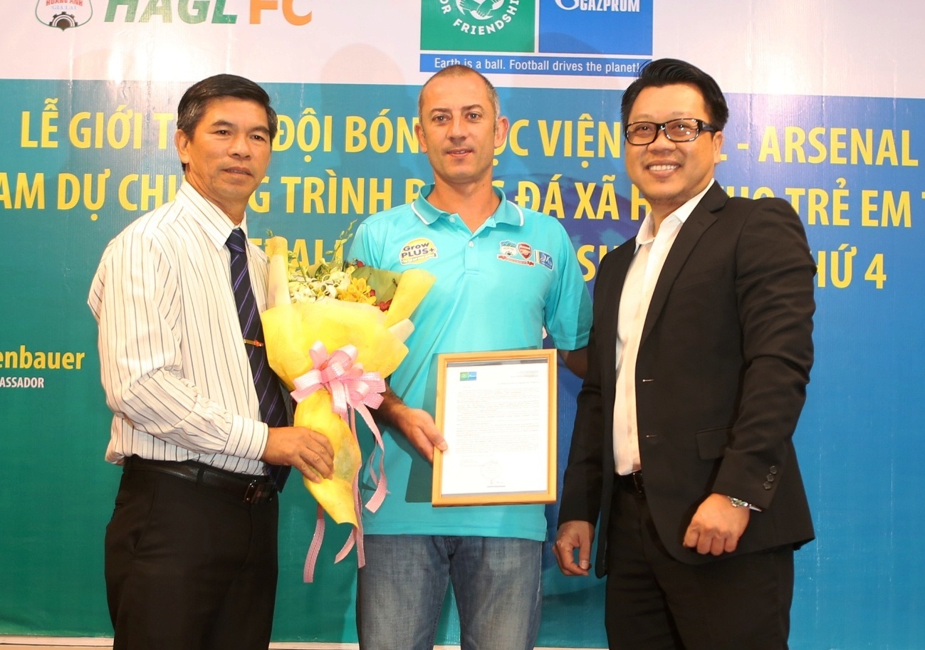 Doi U14 HAGL lo co hoi sang Italy vi truc trac visa hinh anh