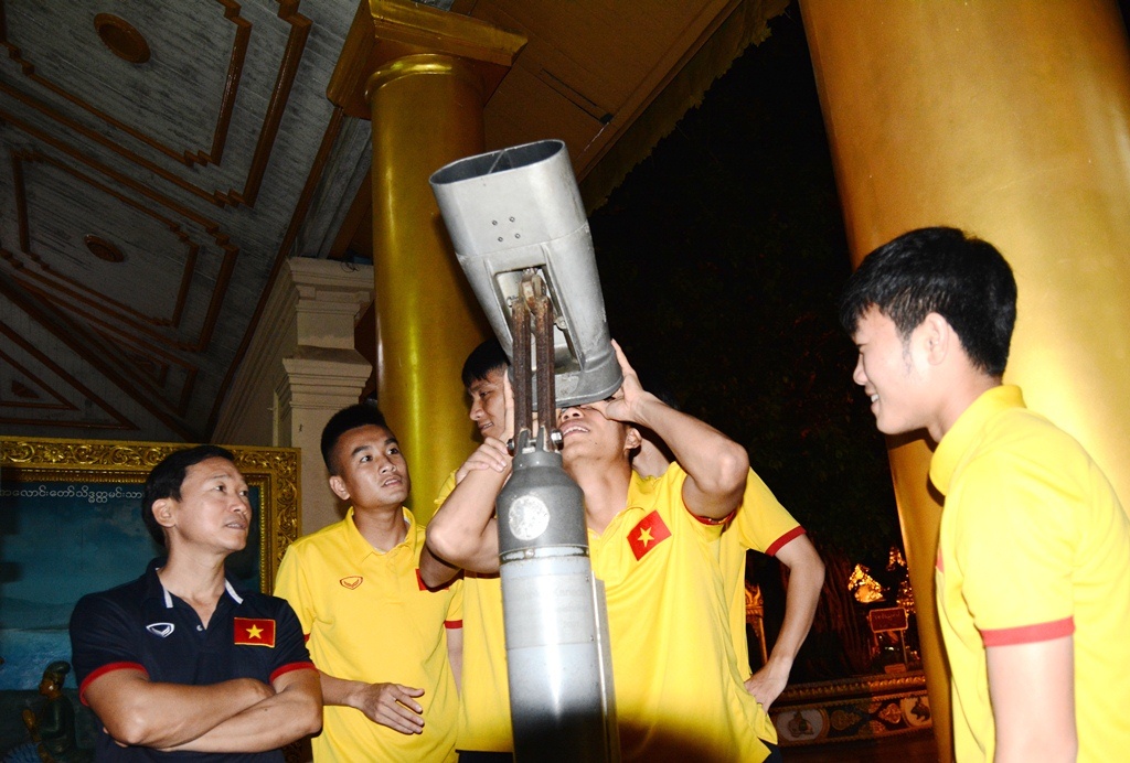 Tuyen Viet Nam tham chua vang Shwedagon anh 3