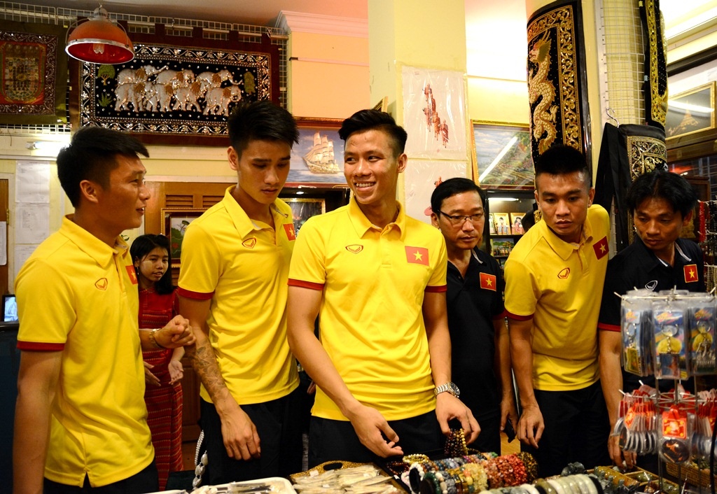 Tuyen Viet Nam tham chua vang Shwedagon anh 7