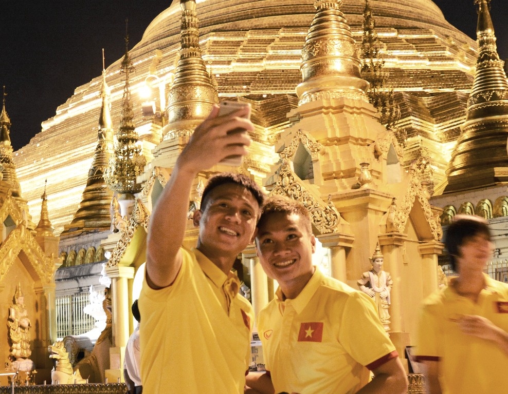 Tuyen thu Viet Nam hao hung tham chua vang Shwedagon hinh anh