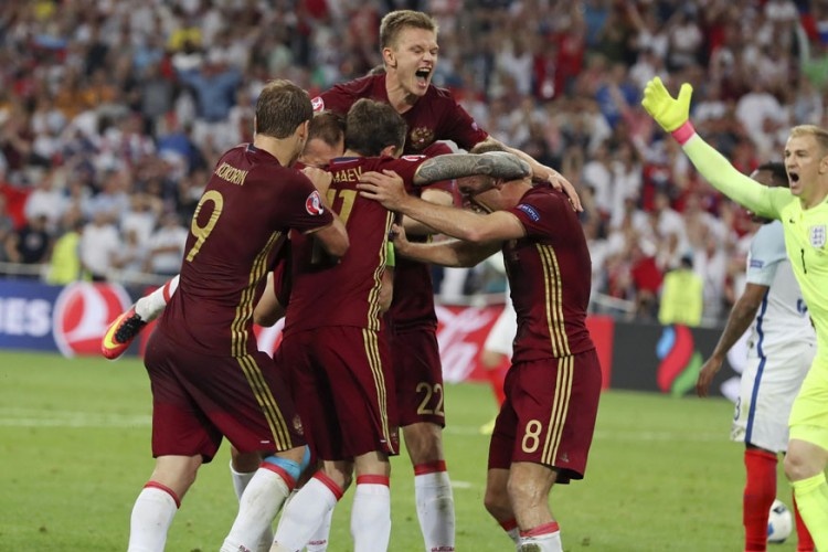 Ấu đả trận Anh vs Nga ảnh 1 Au da tran Anh vs Nga anh 1