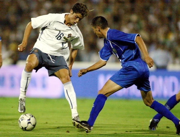 Ronaldo trong màu áo tuyển Bồ Đào Nha ảnh 7 Ronaldo trong mau ao tuyen Bo Dao Nha anh 7