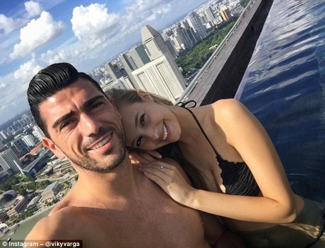 Ban gai mang hinh nom co vu Pelle anh 4