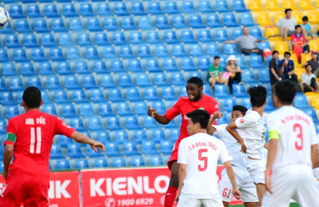 Binh Duong danh bai HAGL chieu 14/6 anh 1