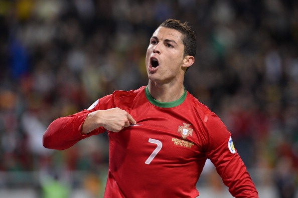 Ronaldo trong màu áo tuyển Bồ Đào Nha ảnh 1 Ronaldo trong mau ao tuyen Bo Dao Nha anh 1