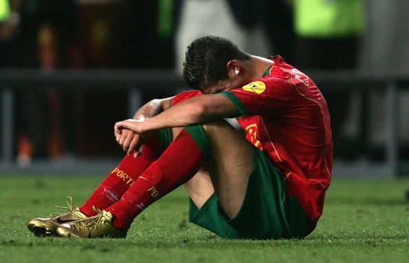 Ronaldo trong màu áo tuyển Bồ Đào Nha ảnh 3 Ronaldo trong mau ao tuyen Bo Dao Nha anh 3