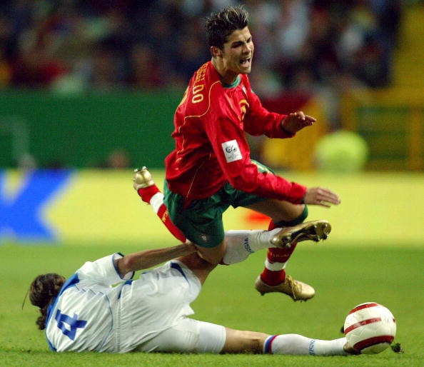 Ronaldo trong màu áo tuyển Bồ Đào Nha ảnh 2 Ronaldo trong mau ao tuyen Bo Dao Nha anh 2