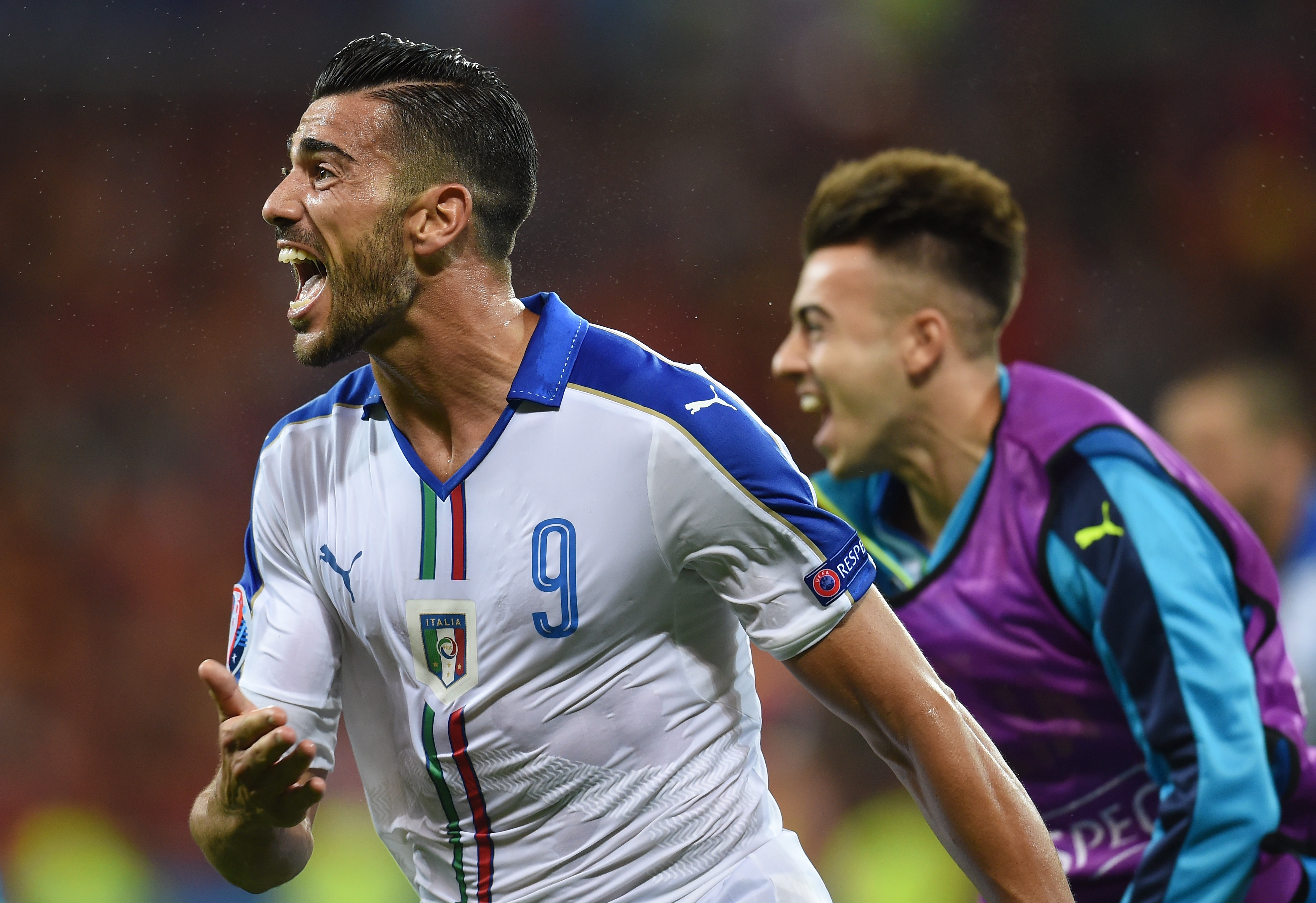 Deniel de Rossi tặng huy chương World Cup ảnh 2 Deniel de Rossi tang huy chuong World Cup anh 2