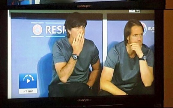 HLV Joachim Loew xin loi vi hanh dong mat ve sinh hinh anh