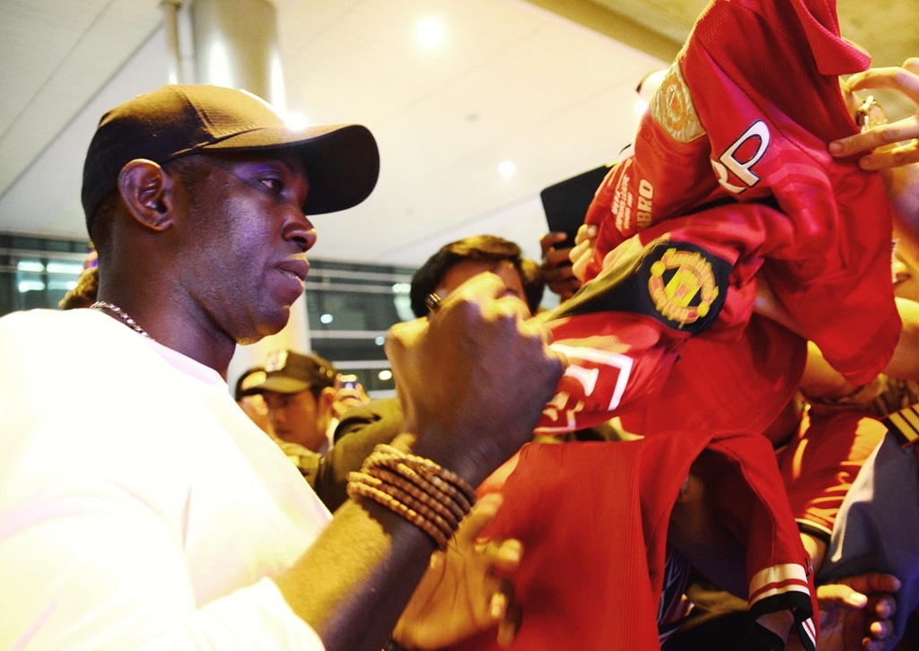 Dwight Yorke den Viet Nam, chuan bi so tai cung Van Toan hinh anh