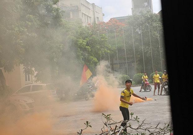 CDV Nam Dinh gay roi khong cho doi TP HCM ngu trua hinh anh