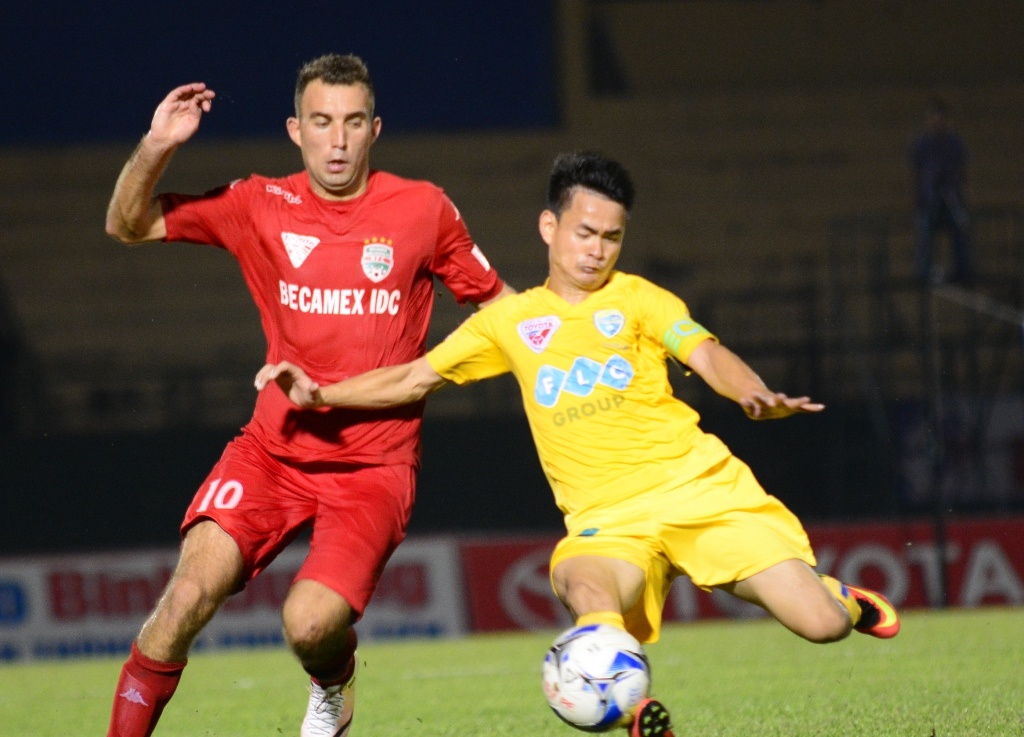 Trong Hoang nhan the do, Binh Duong thua Thanh Hoa 0-3 hinh anh