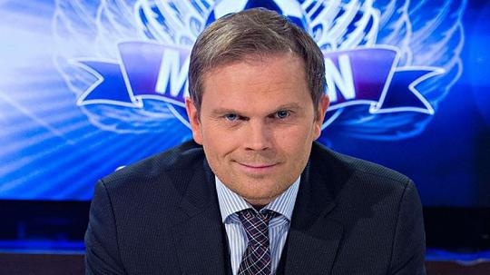 Binh luan vien qua khich cua Iceland mat viec hinh anh