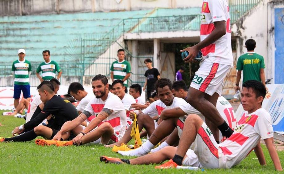 Nghi van cau thu Dong Thap ca do anh 1