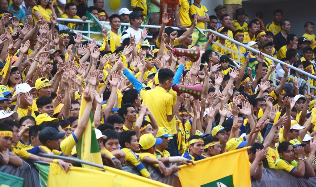 Tran CLB Sai Gon vs SLNA anh 3