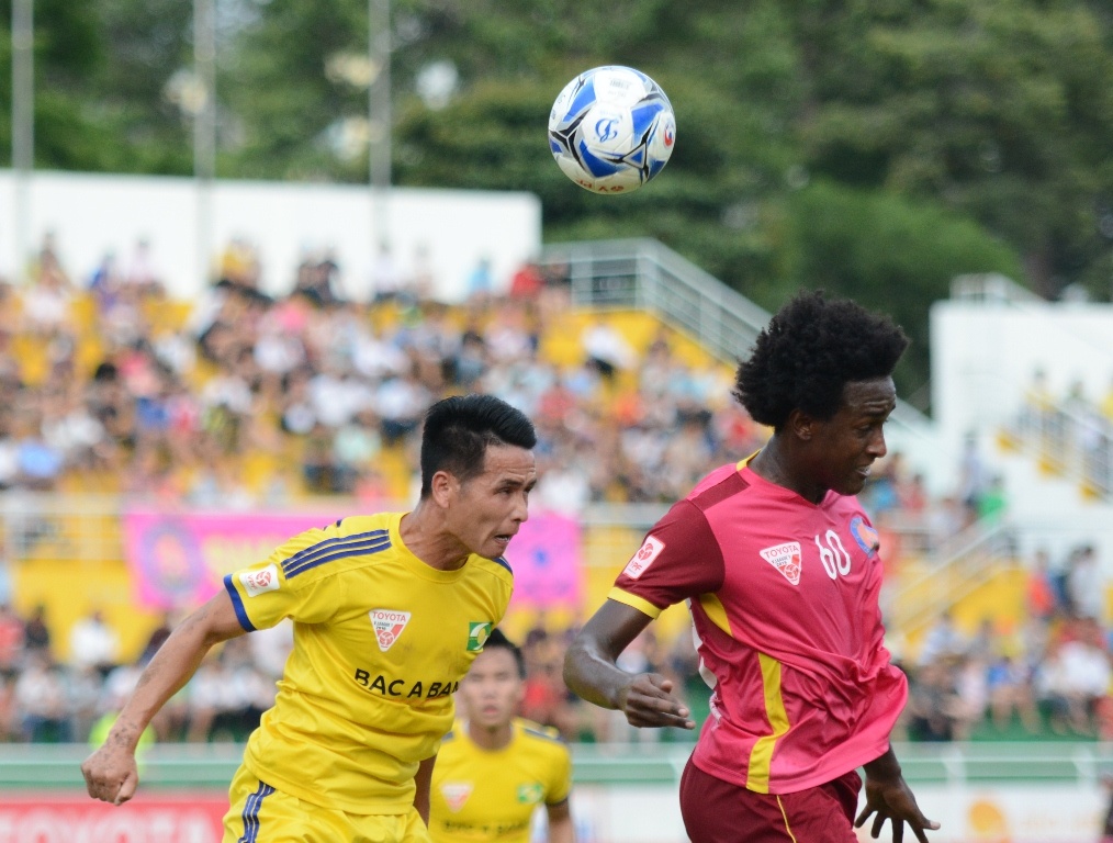 Tran CLB Sai Gon vs SLNA anh 6