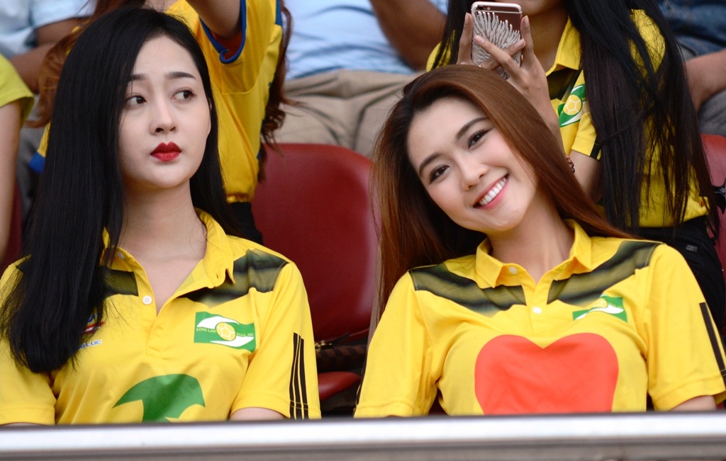 Tran CLB Sai Gon vs SLNA anh 4