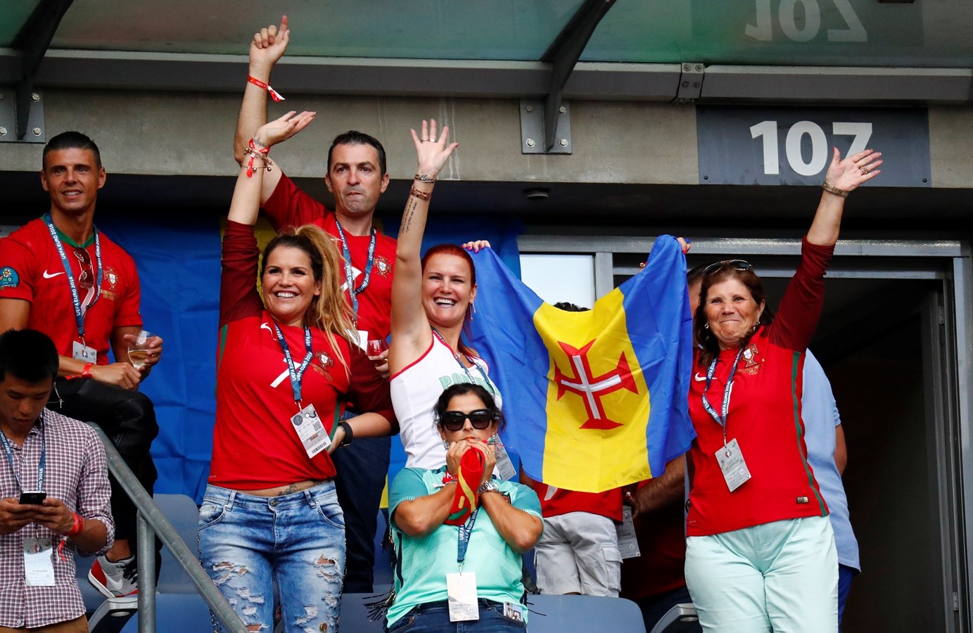 Ronaldo roi san do chan thuong anh 1