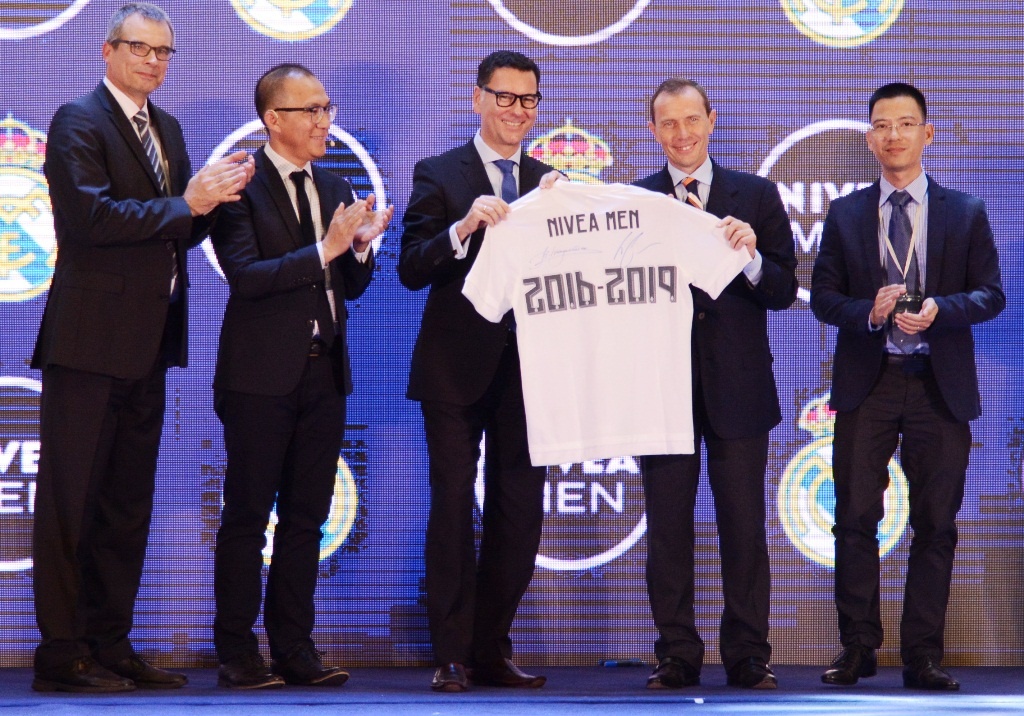 Fan Viet Nam co co hoi sang Benabeu xem Real Madrid thi dau hinh anh