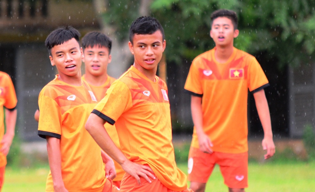 U16 Viet Nam tap duoi mua truoc tran ban ket hinh anh