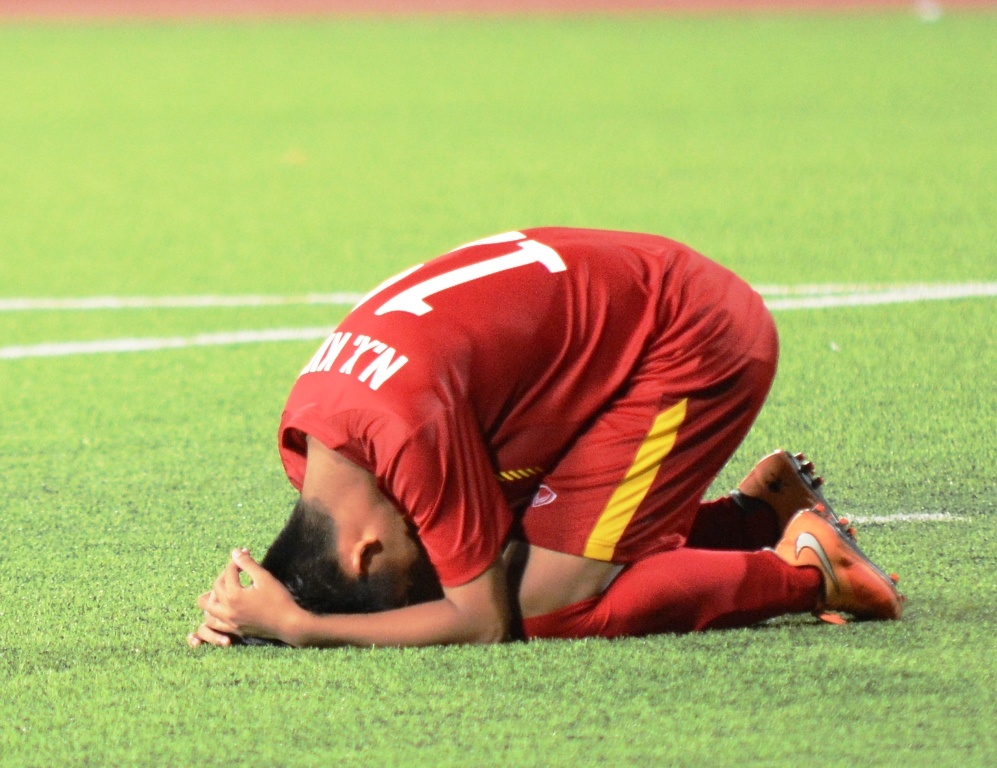 Cau thu U16 Viet Nam bat khoc anh 1