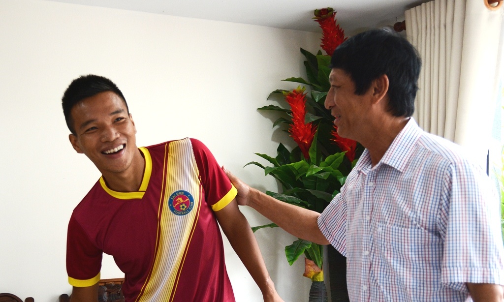 CLB Can Tho truc tiep xin loi tien dao Duy Long hinh anh