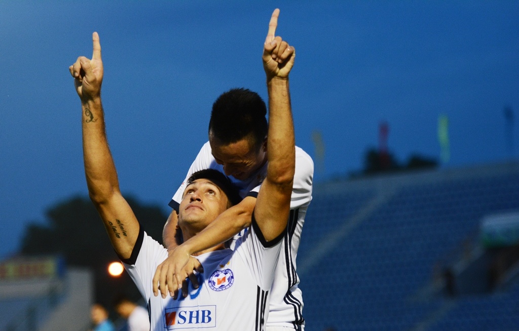 Doi bong cua HLV Le Huynh Duc len dan dau V.League hinh anh