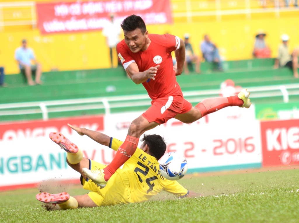 CLB TP HCM nhan Cup vo dich anh 5