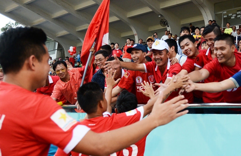 CLB TP HCM nhan Cup vo dich anh 3