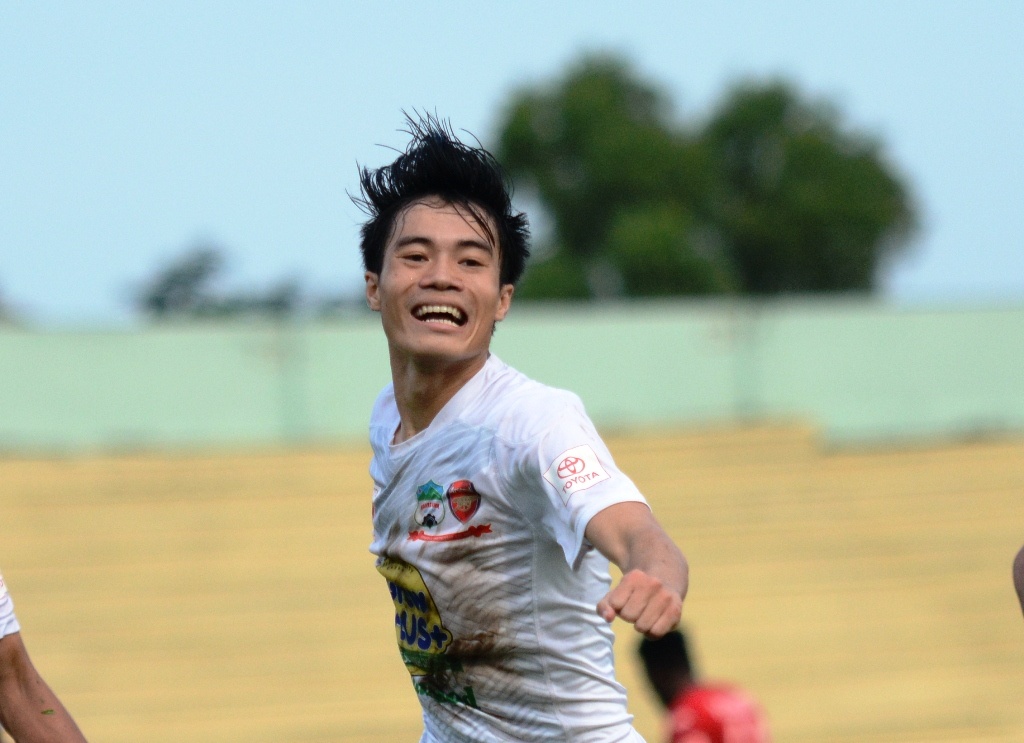 HLV HAGL: 'Van Toan co the choi hay hon nua' hinh anh