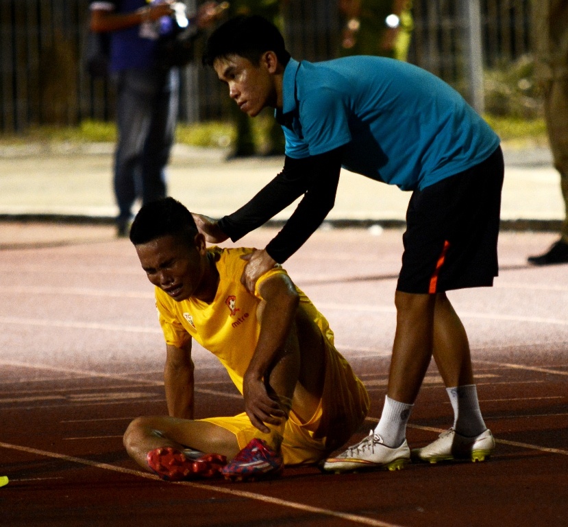 Cau thu Hai Phong danh nhau anh 7