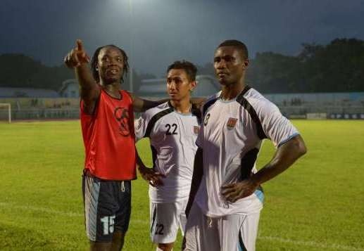 Nan cau thu ngoai bat hop phap tai Indonesia hinh anh